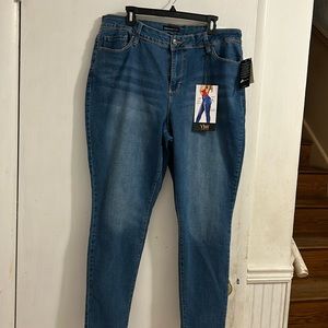 NWT YMI Women’s High Rise Skinny Jeans. Medium Denim Wash. Sz 20